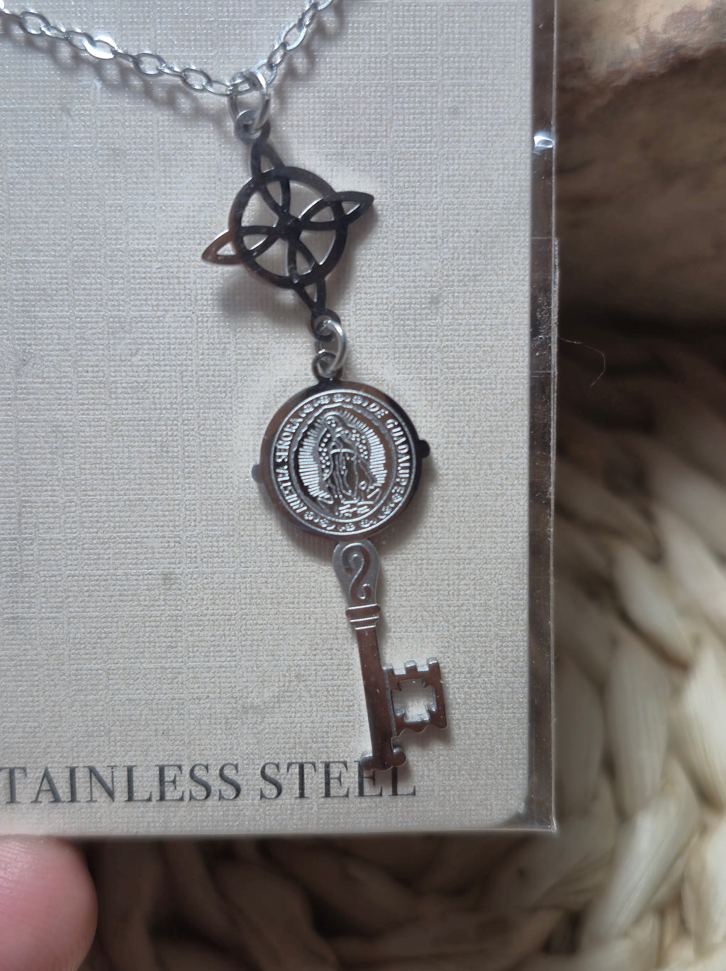 Collar de protección nudo de bruja + llave de Fátima