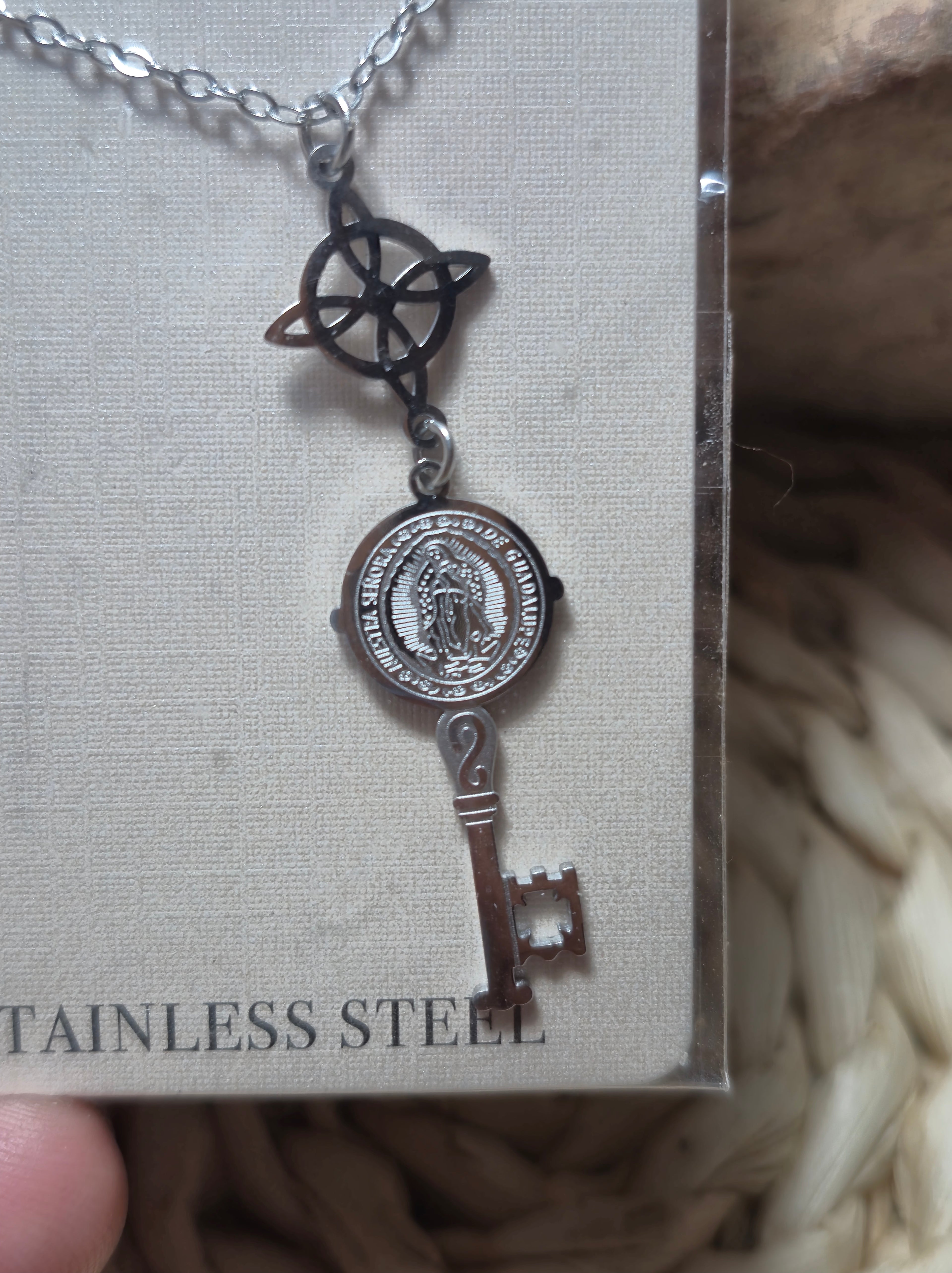Collar de protección nudo de bruja + llave de Fátima
