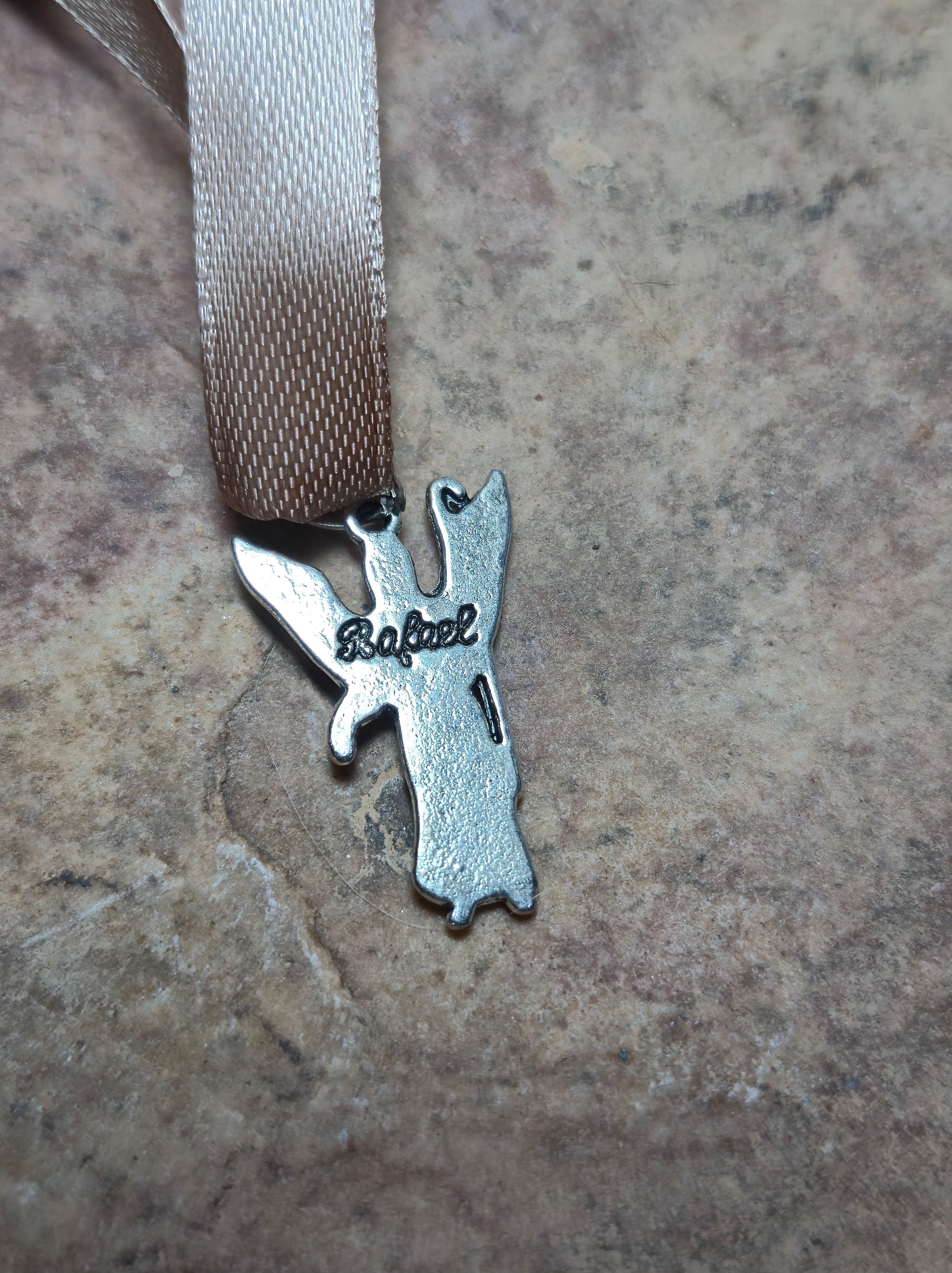 Pulsera o colgador San Rafael ( salud)