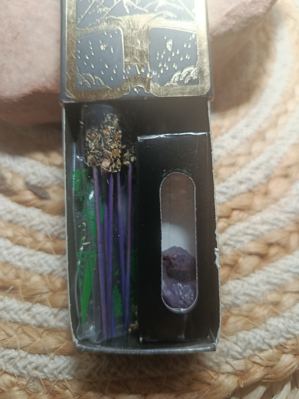 Incienso a un artista con piedras