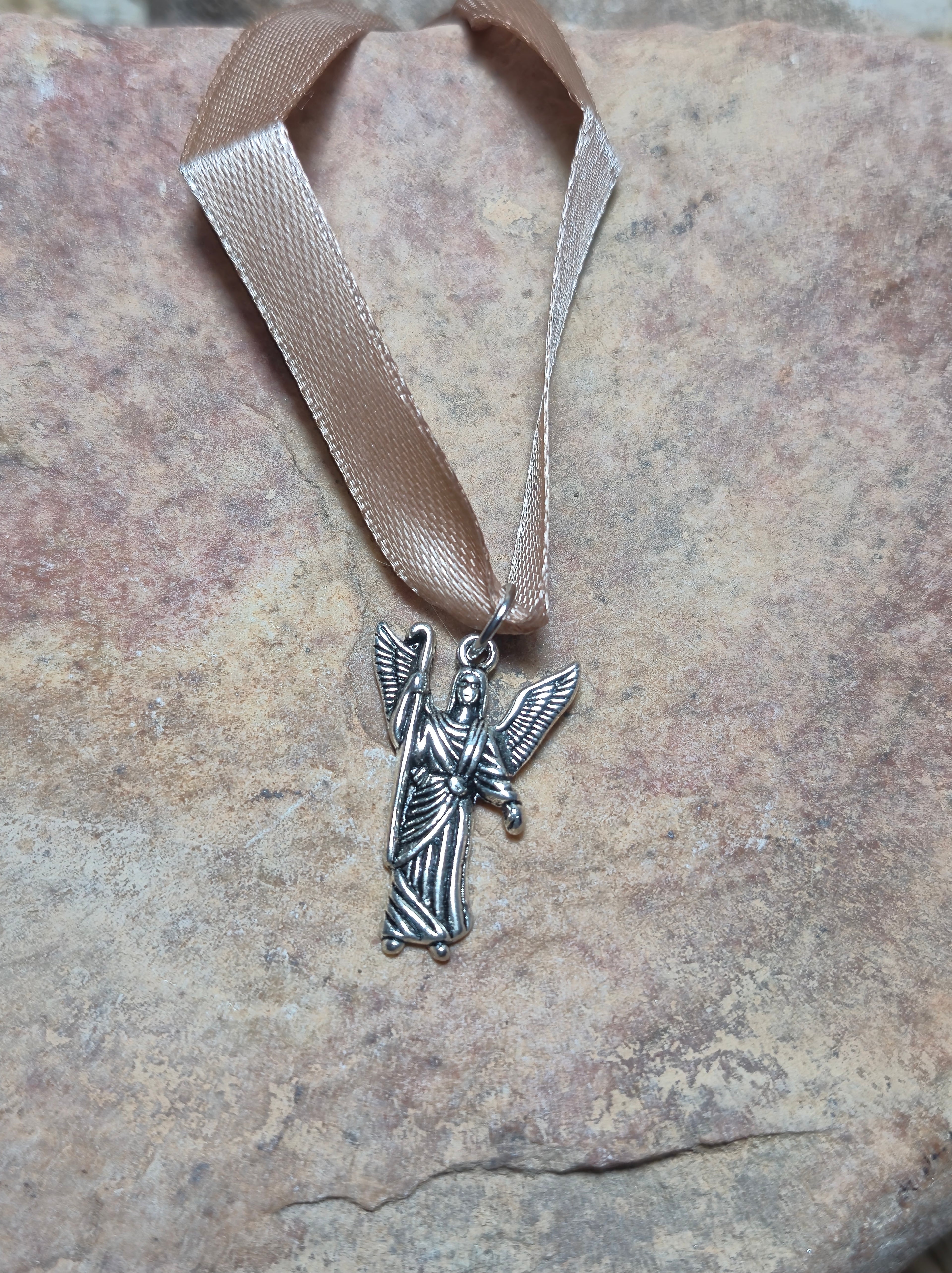 Pulsera o colgador San Rafael ( salud)